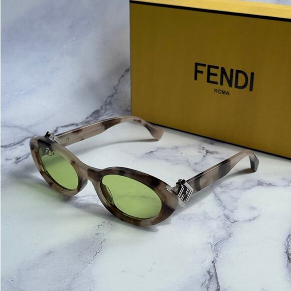 NEW Fendi FE40140U Diamonds Brown Green Lens Sunglasses - Picture 1 of 9